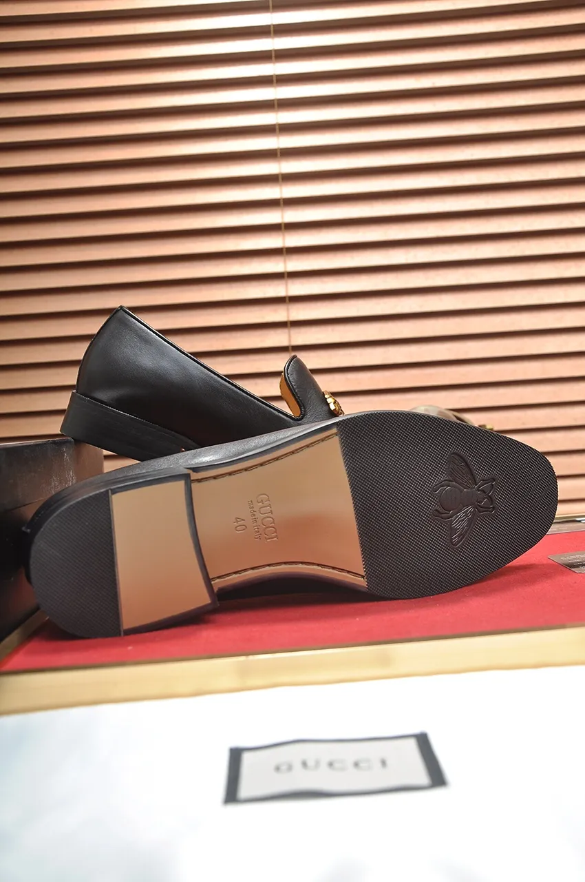 Men's shoes💰500💶Italy's top luxury men's shoe giant (GUCCI) (Gucci) (full cowhide lining) new arrival🍃Original European style🔰 Pleasant to the eye😍In order to make the shoes more durable and non-deformable🌀The production continues to follow traditional methods but there is still no lack of innovation💪Choose original sheepskin for the leather♻️ Smooth and natural And extra bright ⭐Made of imported cowhide, the first choice of rich people 38-45 (45 customized)